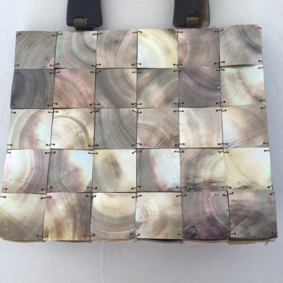 VINTAGE MOTHER OF PEARL HANDBAG - Picture 4 of 13